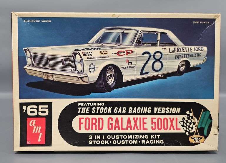 AMT 1965 Ford Galaxie 500 XL 1/25 scale model kit 6125-200 image