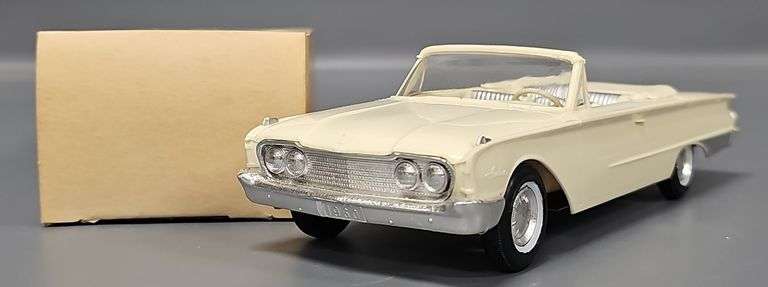 1960 AMT Ford Starliner Friction promo car in original box image