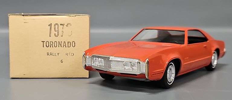 Jo-Han 1973 Oldsmobile Toronado Rally Red Coaster promo car in original box image