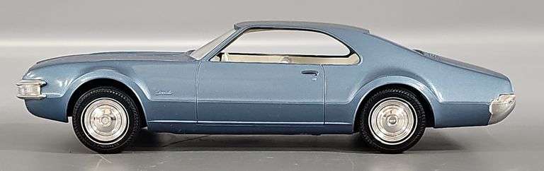 Jo-Han 1968 Oldsmobile Toronado Coaster promo car image