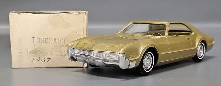 Jo-Han 1967 Oldsmobile Toronado Florentine Coaster promo car in original box image