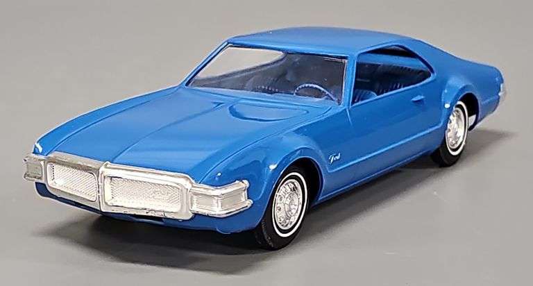 Jo-Han 1968 Blue Oldsmobile Tornado Friction promo car image