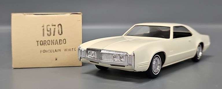 Jo-Han 1970 Oldsmobile Toronado Porcelain White Coaster promo car in original box image