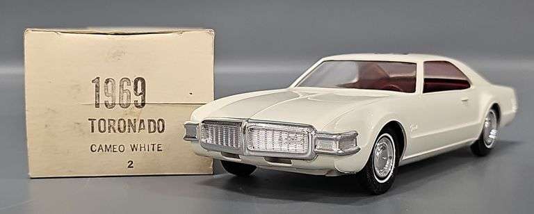 Jo-Han 1969 Toronado Cameo White Promo Visit The Colonel Coaster promo car in original box image