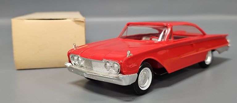 1960 Ford Starliner Friction promo car in original box image