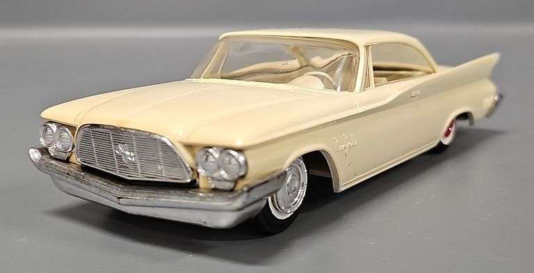 1960 Jo-Han Chrysler New Yorker built up 1/25 scale model kit image