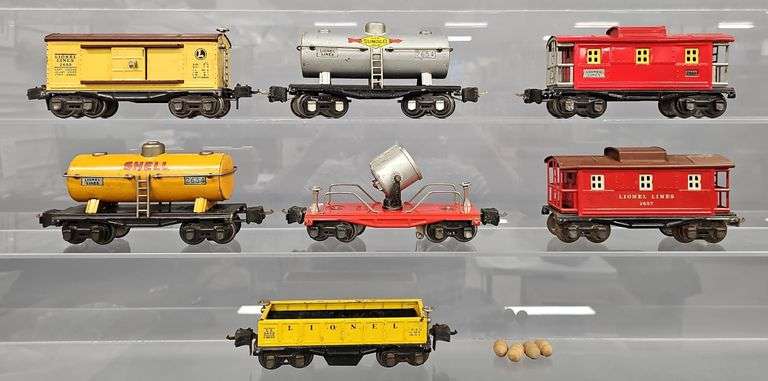 Seven Lionel prewar O gauge freight cars