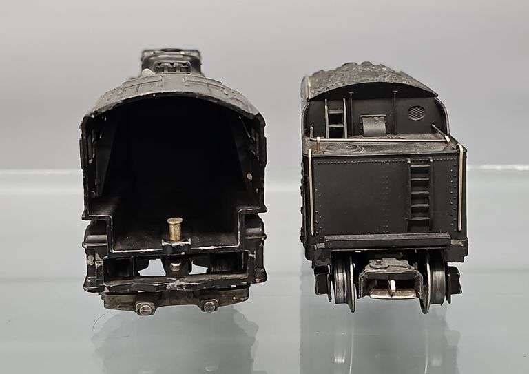 Lionel prewar O gauge 225 steam locomotive with tender