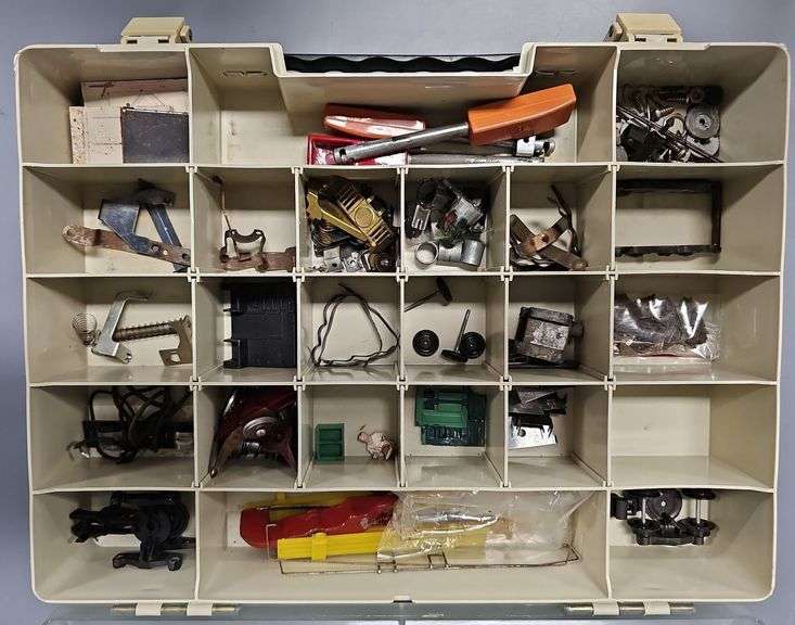 Group of American Flyer postwar parts for repair guys