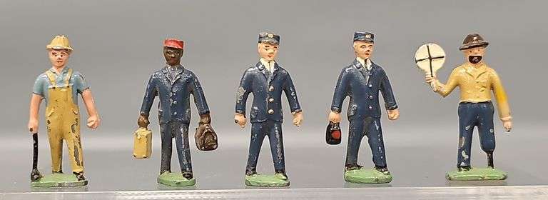 Incomplete Gilbert No. 578 Station Figure Set in Original box