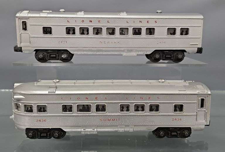 Two Lionel postwar O passenger cars in original boxes