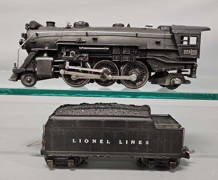 Lionel prewar O gauge 225 steam locomotive with tender