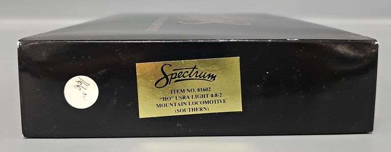 Bachmann Spectrum HO Scale Southern USRA Light 4-8-2 steam locomotive in original box