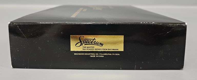Bachmann Spectrum HO Scale Southern USRA Light 4-8-2 steam locomotive in original box