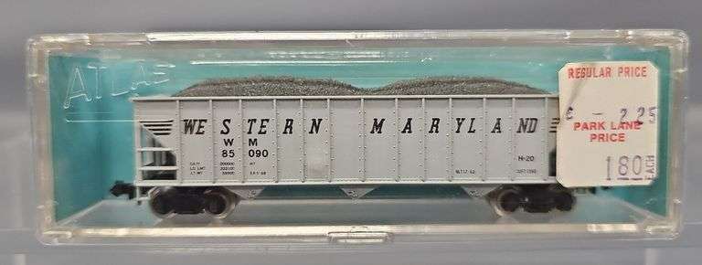Nine Atlas N Scale Western Maryland Gravel Hopper Cars in Clear Cases