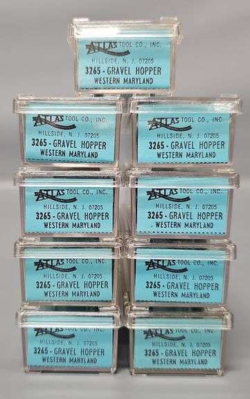 Nine Atlas N Scale Western Maryland Gravel Hopper Cars in Clear Cases