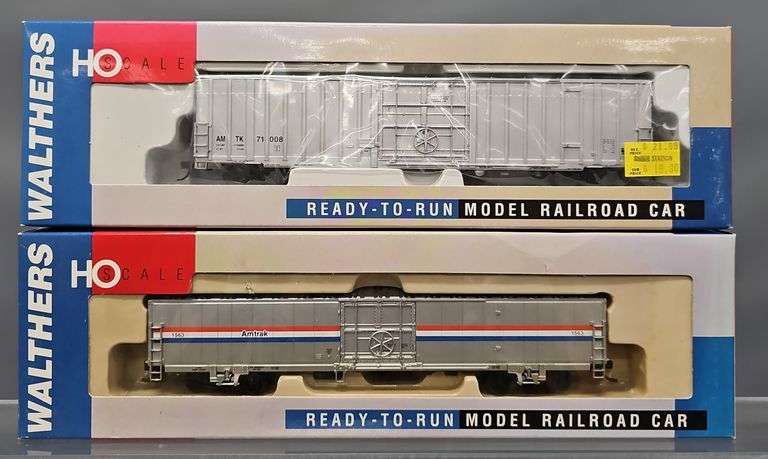 Group of  Walthers HO Scale Amtrak Baggage, Box Car & Material Handling Cars