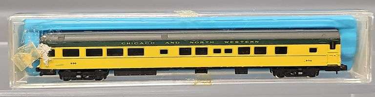 Six Atlas Chicago & Northwestern N Scale Illuminated Passenger Cars in Clear Cases