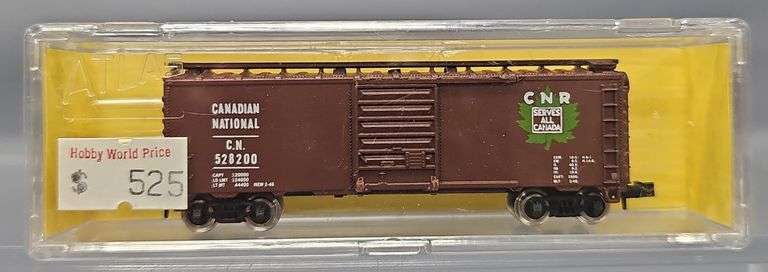 Ten Atlas HO Scale 40' Box Cars in Clear Cases