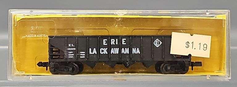 Eight AHM Minitrains N Scale Open Hopper Cars in Clear Cases