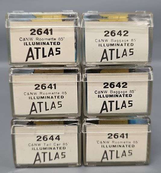 Six Atlas Chicago & Northwestern N Scale Illuminated Passenger Cars in Clear Cases