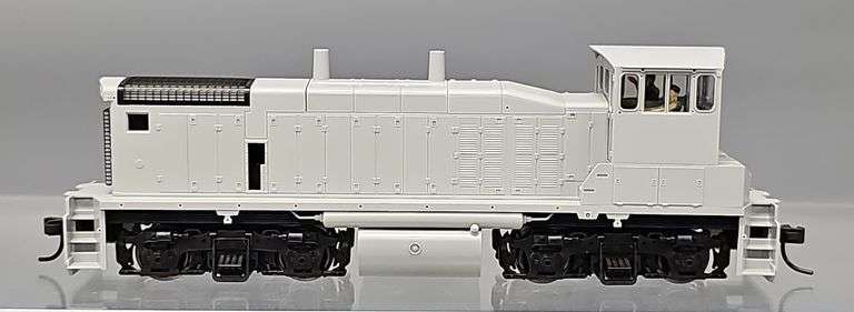 Atlas Master Locomotive Series HO Scale Undecorated MP-15DC #9900