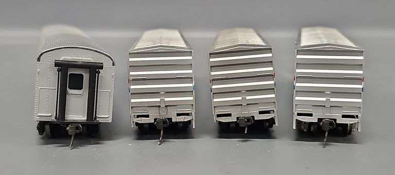 Group of  Walthers HO Scale Amtrak Baggage, Box Car & Material Handling Cars