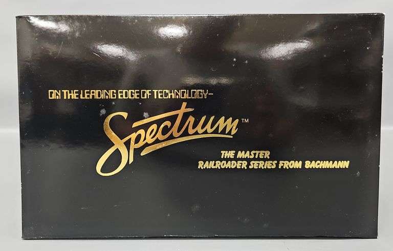 Bachmann Spectrum HO Scale Southern USRA Light 4-8-2 steam locomotive in original box