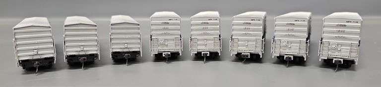 Eight Amtrak Phase IV HO Scale Express Material Handling Cars