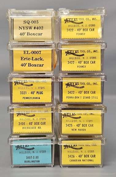Ten Atlas HO Scale 40' Box Cars in Clear Cases