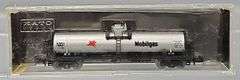 Four Kato and one Atlas N Scale Tank Cars in Clear Cases