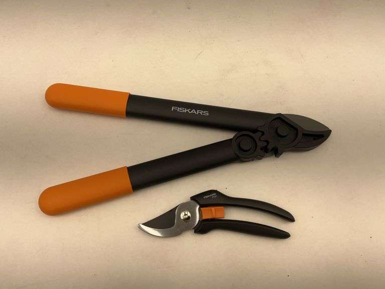 Fiskars P121 Pruning Shears and Lopper Set