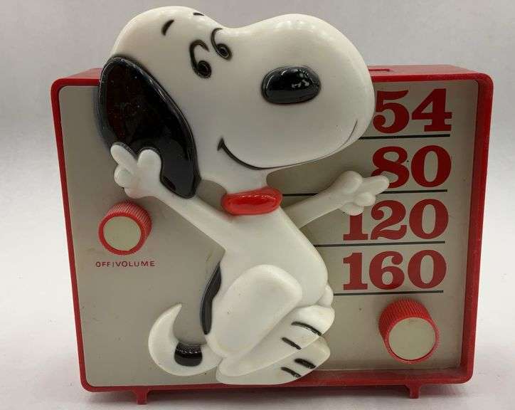 1958/1965 United Feature Syndicate Snoopy Radio image
