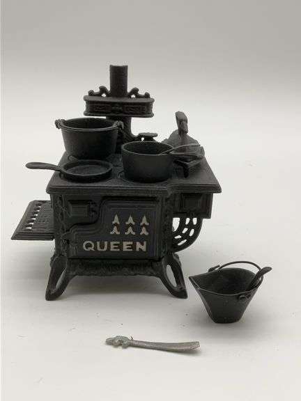 Miniature Queen Cast Iron Stove with Accessories image
