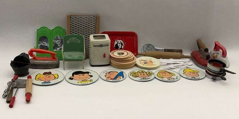 Miniature Dishes and Kitchenware - Decorative Pieces image