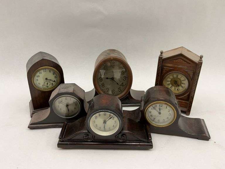 Group of 5 Assorted Mantle Clocks image