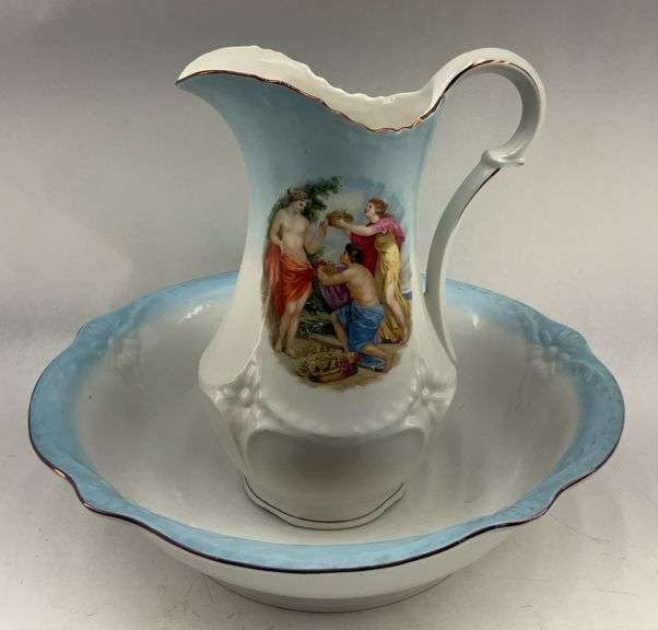 Porcelain Pitcher and Basin Set with Classical Motif image