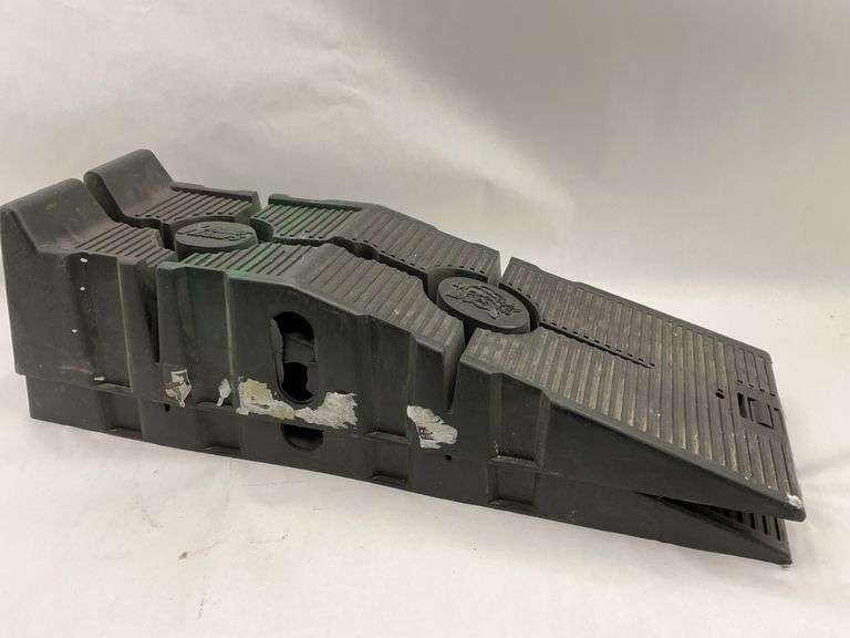 Rhino Ramps Vehicle Ramp Set - Model 11909 image