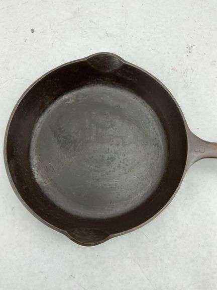 Griswold No. 6 Cast Iron Skillet image