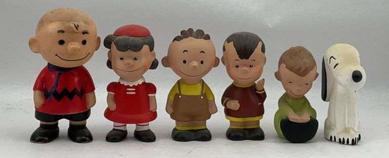 Charlie Brown Figurine Set image