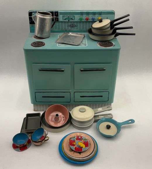 Wolverine Toy Stove with Cookware Set image