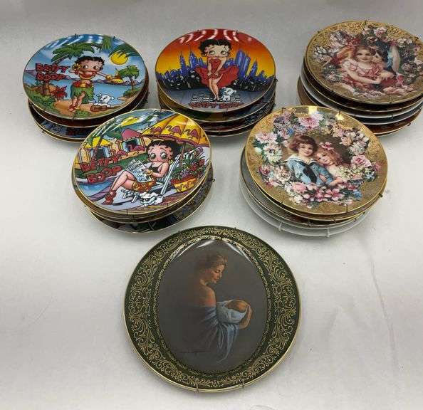 Collectible Decorative 25 Plate Lot - Betty Boop, Children, and More image