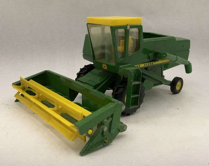 Ertl John Deere Combine Toy image