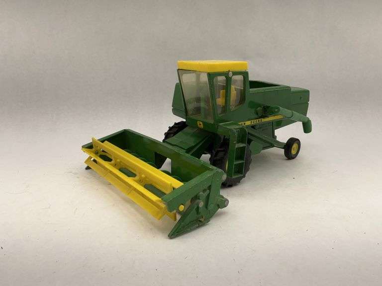 Ertl John Deere Combine Toy image