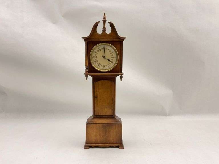 Trendy Clocks Zeeland Michigan Model 520 Miniature Grandfather Clock - 7x3x23 image