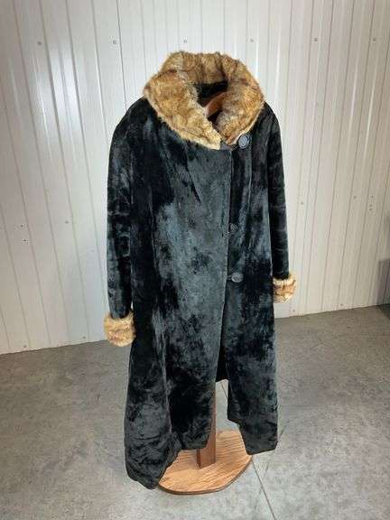 Genuine Salt's Fabric Peco Women's Black Fur Coat image