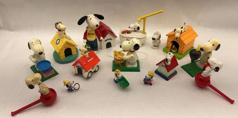 Snoopy Figurine Collection image