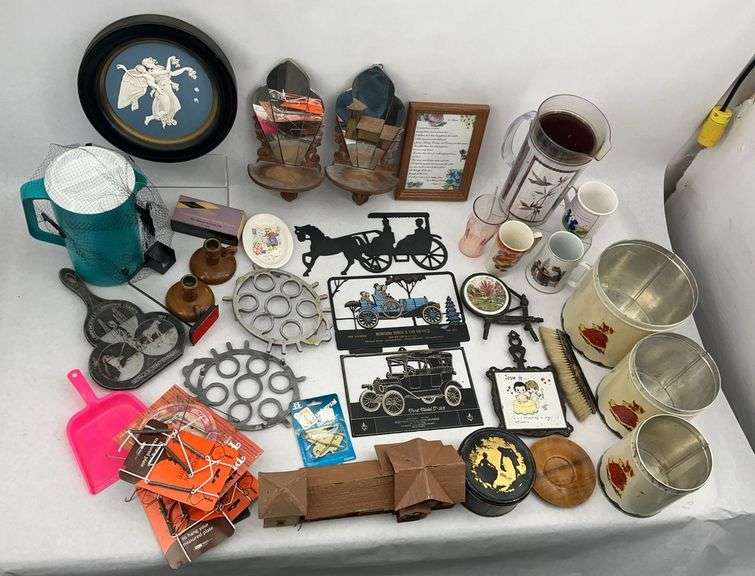 Mixed Lot: AIM HO Scale Rail Line Scenery, Wall Decor, and More image