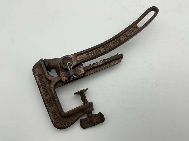 Alex Woldert Co. Squirrel Nut Cracker Patented May 13, 1913 image