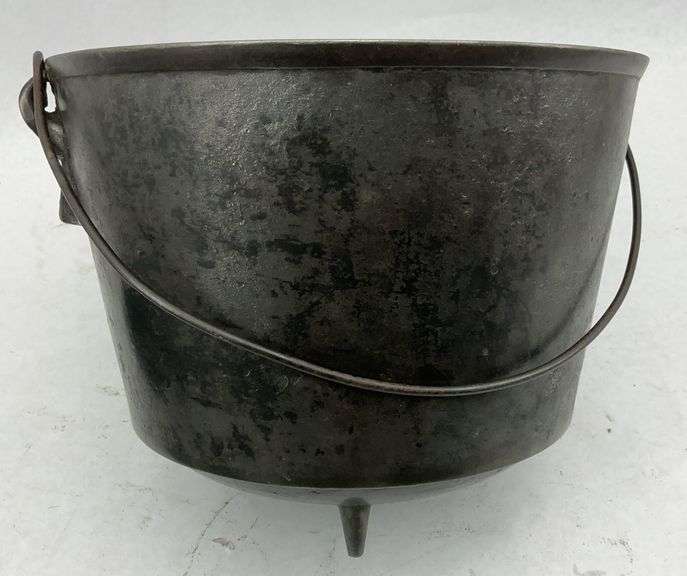 Cast Iron Gated Dutch Oven Cooking Pot image